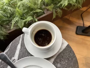 W Premium Lounge – The West cafe forte