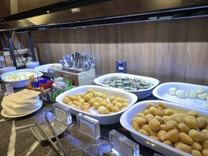 W Premium Lounge – The West comida
