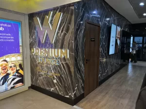 W Premium Lounge – The West-entrada (3)