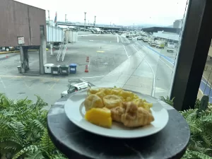 W Premium Lounge – The West vista com comida
