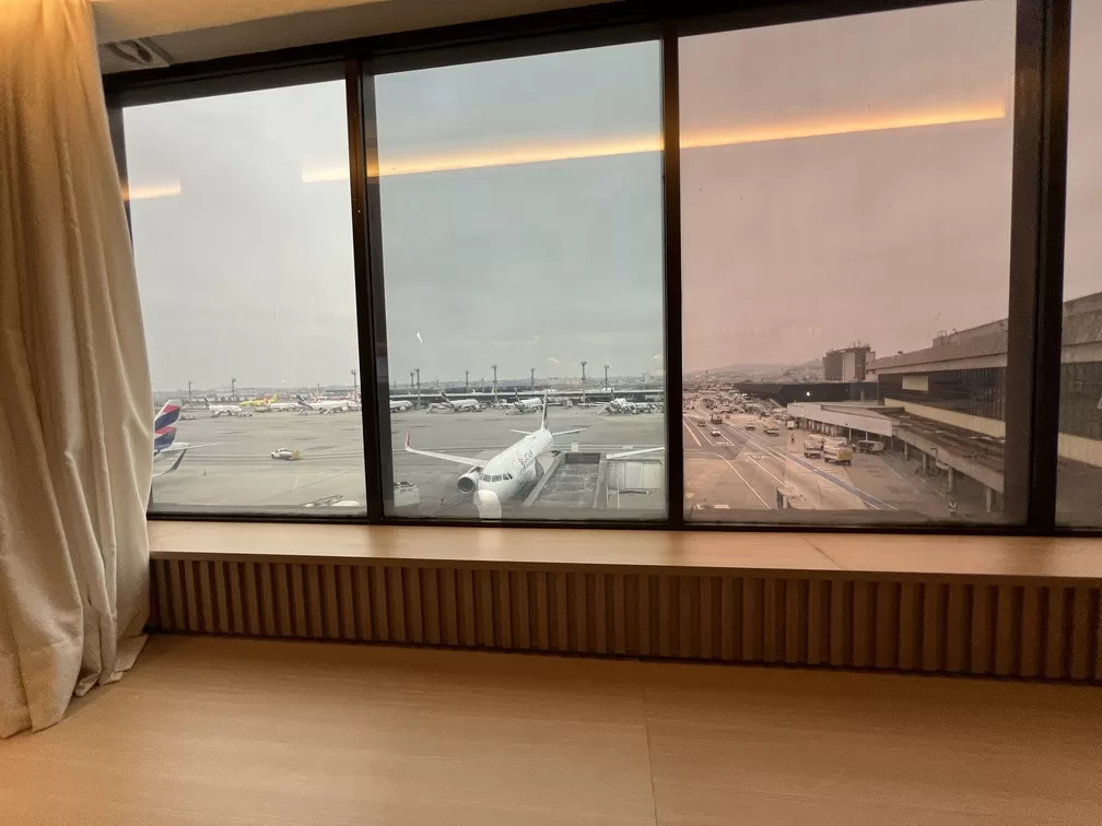 sala vip Bradesco gru t2 vista pista de pouso