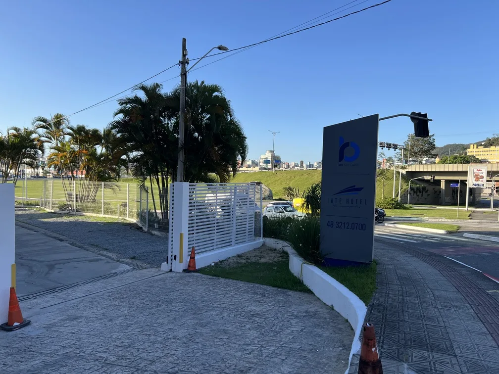 IATE HOTEL ENTRADA 1