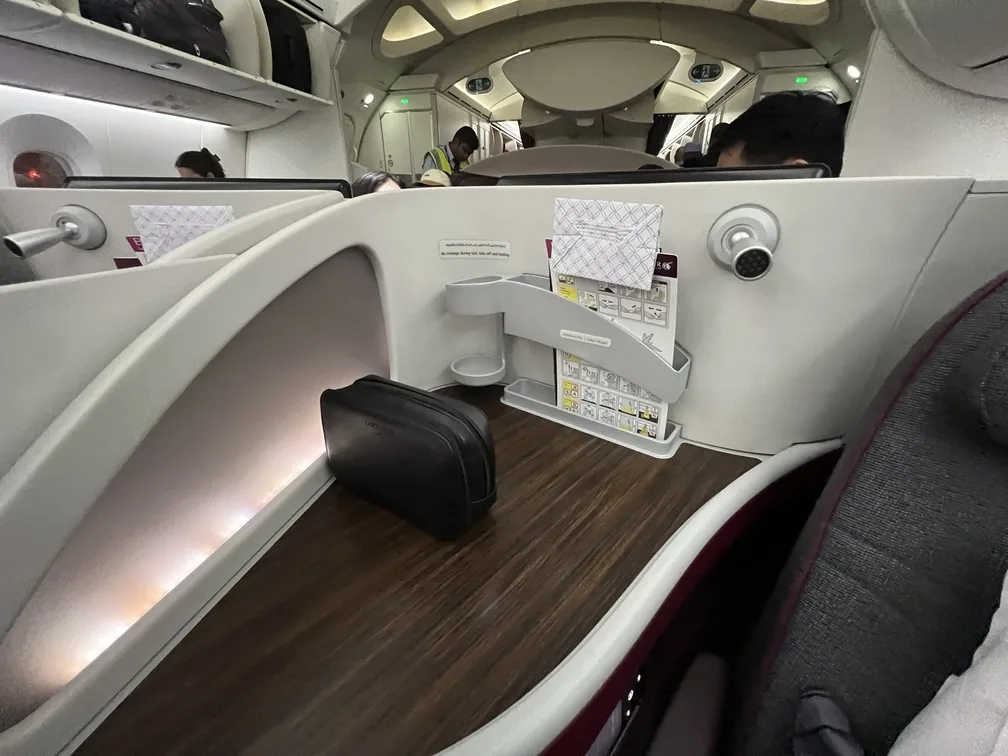 Voando de Executiva Qatar poltrona 6