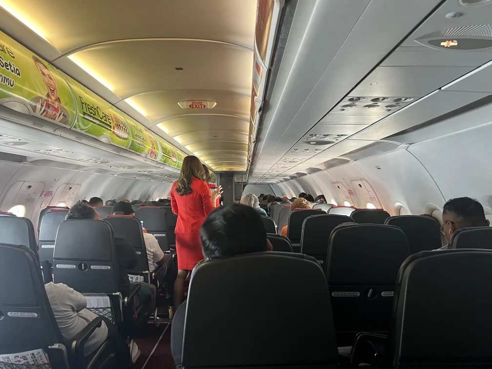 Cia aerea AirAsia 23