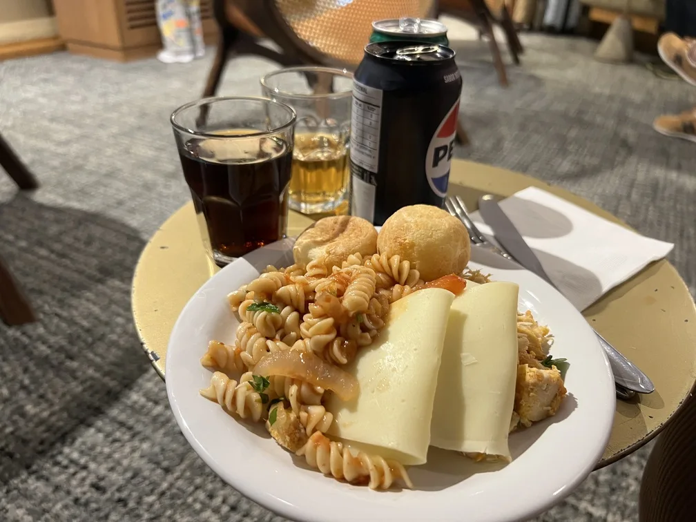 Sala VIP GOL GRU T2 — Review Completo da Sala VIP Doméstica da GOL em Guarulhos 14 SALA VIP GOL GRU T2 17